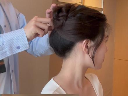 一分钟教你张婧仪同款圆润公主头,快来学习!
#发型教程 #张婧仪 #张婧仪同款编发教程 #盘发 #丸子头 @DOU+上热门