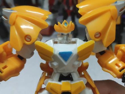 为数不多的摩托车变形机甲-元气拯救队5.5寸《雄狮金刚》机车变形