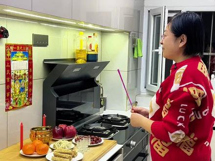 腊月二十三祭灶神#祭灶神 #腊月二十三灶王爷上天 #腊月二十三祭灶爷 #灶王爷#内容启发搜索