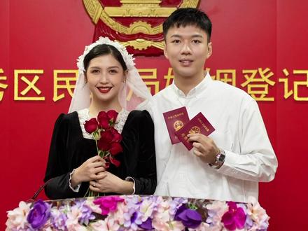 带着自己在家拍的登记照去领证啦!!!#仪式感 #领证 #情侣日常