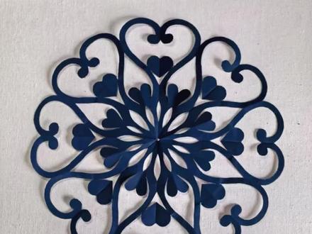 又是一张八折团花,熟能生巧,咱们一定会越剪越好,#剪纸 #剪纸教程 #非遗 #窗花 #手艺人