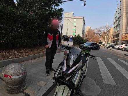 我只是换了个新车而已,这次是冲我来的 #众包骑手#黑骑士F100 #黑骑士电摩