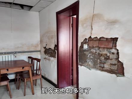 回老家改造农村小院,老房子的墙都快塌了,一边清理一边回忆过去 #杨旭游记 #vlog日常 #房车旅行 #农村小院 #老房翻新