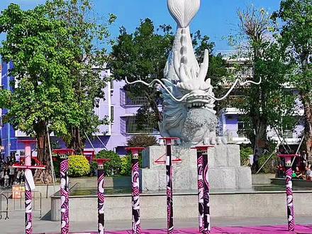 两个美女舞狮不错,粉红色的狮子头#舞狮表演传承文化 #美女舞狮