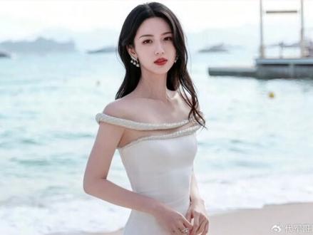 28岁女演员周也恋情曝光! 与圈外男友数次密会热吻,生理性喜欢藏不住!#周也 #演员 #明星 #娱乐圈 #娱乐八卦