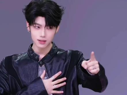 调皮的臭贝贝! 王妈也是我们play的一环吗哈哈哈哈@X-🥕萝卜🥕(喜悦) #喜悦X萝卜 #喜悦X #搞笑 #调皮捣蛋的小家伙 #挨打