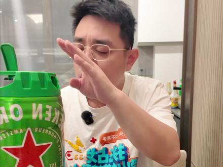 喜力金刚桶 兄弟们今天整个喜力金刚桶,配一个韩式小烧烤!#阿虎陪你喝 #喜力 #一个人喝酒