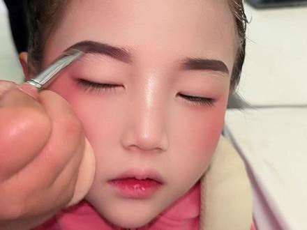 舞台妆眉毛 眉毛画不对称有什么办法#学化妆 #儿童舞台妆 #零基础学化妆 #舞台妆 #美妆教程