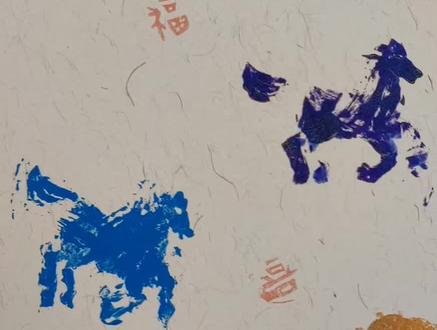 马年亲子互动手工拓印画—八骏图! 马年快到了!跟宝宝一起做一副有意义的年画,八骏图。乙巳辞旧,丙午迎新🐎把年味揉进手工里~小小的拓印,印出大大的快乐!挂在家里,新年氛围感直接拉满!#亲子手工制作 #跟着抖音学画画 #亲子互动游戏 #美育 #幼儿园手工