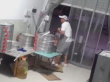 不是不想松手,是根本松不开!触电真相曝光!太残酷!