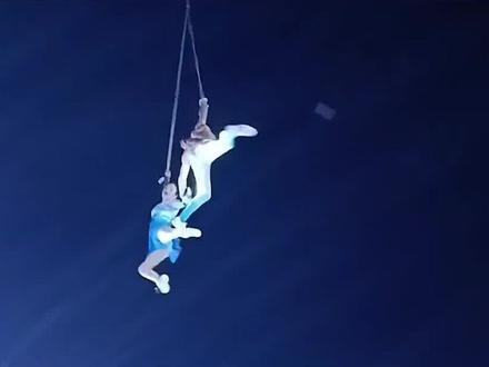 影子组合张凯表演时坠落,一年前妻子意外坠亡,如今自己险象环生