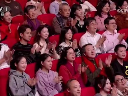 画里有话,#定日 震区小朋友手绘亮相总台#元宵晚会,“我爱家乡、我爱祖国”#西藏#2025央视元宵晚会