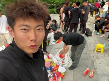 回去要考虑换更大的的地方放鞋了 #摆摊日记 #二手钉鞋 #钉鞋回收 #摆摊创业