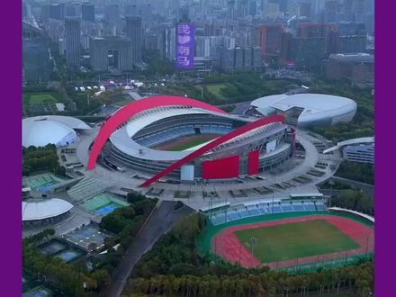 2025南京马拉松将于11月16日上午7:30在南京奥体中心鸣枪起跑,24000名跑友将从南京奥体中心东门开跑,终点设在燕子矶滨江公园。请收好这份出行攻略!#2025南京马拉松