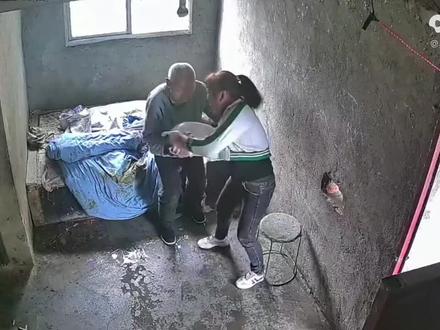 久病床前真的有孝子吗
照顾老人
成年人的崩溃