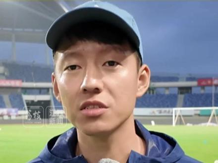 淮安队主教练董松爱夸人,被网友戏称:“苏超”第一麻醉师(荔枝新闻中心记者:范娜)#2026苏超