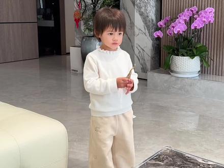 哈哈,猫也认人的