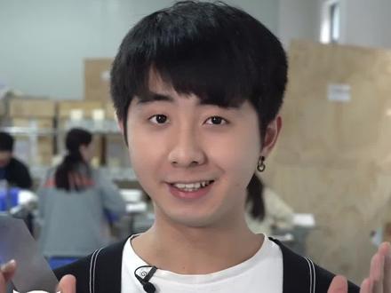 钢化膜切割工艺展示#钢化膜 #闪魔 @抖音小助手