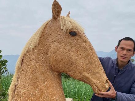 难以置信,碎竹片也能拼凑出一个马头! 用非遗的手艺,做一个马给大家过年助助兴。#竹编手艺 #手工 #手艺人 #竹马 #非遗