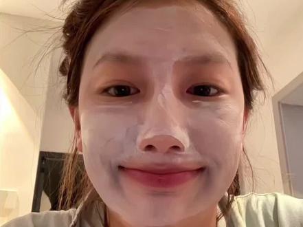 以前我是一个很爱付出的人 直到我把我的勇气真心时间金钱睡眠眼泪全部花光 我开始变得小心翼翼 #说好的幸福呢