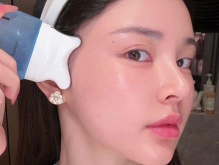 再也不用跑美美院了,这支冷导水光霜集紧致、保湿、提升为一体#水光 #奥嘉娜