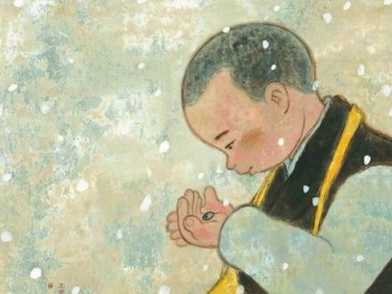 让家长学会等待《安的种子》动态绘本PPT全套教学资源已上线 📖 绘本简介
《安的种子》由王早早创作,黄丽绘制,以本、静、安三个小和尚种莲花种子的故事展开。老师父赠予三人千年莲花种子后,急躁的本急于求成,将种子埋在寒冬雪地;细致的静用金盆温室过度保护;唯有安将种子挂在胸前,顺应时节播种,最终在盛夏收获莲花绽放。
核心价值:通过禅意寓言,传递“尊重自然规律、静待花开”的育儿哲学,被誉为“中国家长的育儿启示录”25。
🌟 推荐理由
1️⃣ 教育反思:三种育儿态度的镜像
本:象征急功近利的家长,追求“第一”却忽视规律;
静:代表过度保护的父母,用“最好资源”窒息成长;
安:体现智慧教育者,在等待中赋予自由与信任28。
金句点睛:“爱不是以我要的方式,而是以它本来的样子滋养生命。”
2️⃣ 文化美学:水墨丹青中的东方哲思
绘本采用传统水墨技法,画面静谧深邃:寒冬古寺、春池涟漪、盛夏莲开,每一帧都是流动的东方美学课79。
3️⃣ 亲子互动:从共读到实践
附赠“种子观察日记”模板,鼓励家庭种植绿豆或向日葵,记录等待与成长,将哲理转化为生活体验310。
🎯 分层种草指南
#自然教育 #拒绝焦虑
“当孩子写作业磨蹭时,想想安扫雪的身影——教育不是催促,而是创造土壤。推荐共读后与孩子制作‘成长时间胶囊’,写下三年后的期待,埋入花盆静待启封。”
每个孩子都是一颗千年莲花的种子,
父母要做的是——
在寒冬里储备温度,
在春天里播种希望,
在盛夏时学会退场。”
让《安的种子》成为焦虑时代的一剂解药,教会我们:真正的教育,是让爱像阳光般包围,又给予自由生长的辽阔。✨
#禅意绘本 #育儿哲学 #自然规律 #拒绝内卷 #生命教育 #水墨美学 #等待的智慧 #绘本推荐 #亲子阅读 #家庭教育 #教师资源 #传统文化启蒙 #儿童心理 #慢养育 #反焦虑育儿