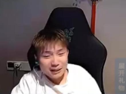 弹幕们要不要亲亲吧
#DANK1NG #CS2 #CSGO