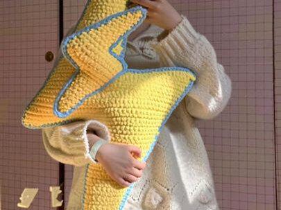 大号闪电抱枕视频教程来啦~
#钩针编织 #钩针教程 #钩织 #钩针 #阿瑶的钩织小屋