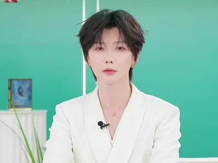 啊啊啊啊,看到郝熠然膜法世家搭档的主持人是郝文辉,就好怕文辉突然来句土味情话让我们普普招架不住,没想到还是来了🤦🤦‘喜欢你的每一天’#膜法世家郝熠然直播 #郝熠然#郝文辉