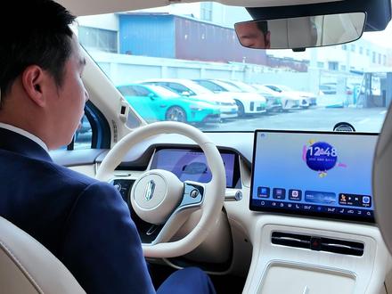 OTA重磅升级——三点式掉头 ADS4.1掉头,让您狭窄路口也很从容#鸿蒙智行OTA新年马上升级 #开尚界马尚发 #尚界H5 #鸿蒙智行 #春节安心行