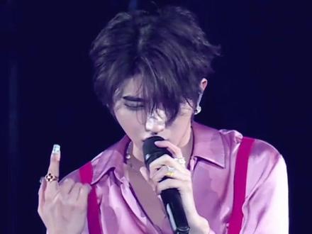 人人都可以穿背带裤 但不是人人都坦荡#蔡徐坤