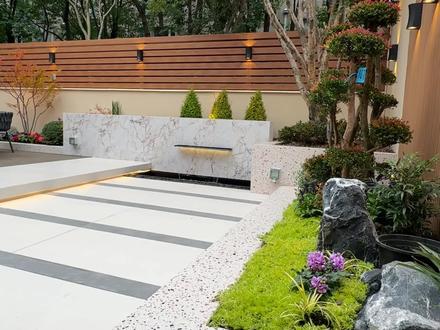 庭院地面硬化千万别踩这4️⃣个大坑‼️ 第一次给庭院做硬化?千万别踩这些坑‼️
👉🏻基础没做好=后期开裂沉降!快收好这份保姆级教程~
💡【4大核心要点】💡
1️⃣ 夯实地面必须上机械!
🚫人工夯实力度不够=白费功夫!
✔️机械压实才能防沉降,地基稳如磐石!
2️⃣ 垫层选材是门学问!
✅砂石/砾石垫层=平整+抗冻胀
🚫建筑废料垫层=后期开裂元凶!
3️⃣ 钢筋加固看场景!
🏗新小区/北方必加钢筋!
❄️冻害地区不加钢?等着春天变"碎碎冰"!
4️⃣ 围墙边暗藏玄机!
🧱贴苯板做缓冲层=围墙零损伤
(冻胀破坏真的能避免!)
🌿我是花园设计师@邹慧云
#庭院设计 #花园硬化 #不踩坑装修指南 #创作者中心 #创作灵感