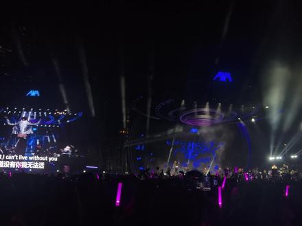 #张艺兴 串烧A区后排沉浸式观看,没有不跳的义务!!好爽啊啊啊啊啊,过年了过年了#live现场 #染色体跨年 #观众视角 #贝壳女孩