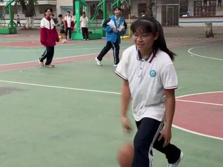 广西高二女生登上CBA全明星!秀一招神龙摆尾,徐杰直呼整不来 #冯敏敏无缘技巧挑战赛决赛 #CBA全明星致敬她力量 #CBA全明星周末 #CBA她主场 #CBA全明星开团了