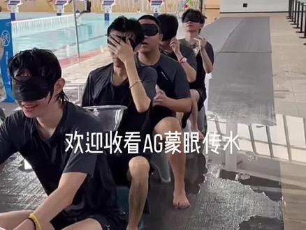 《其实雨也没多大只是一诺拼命撒》 北诗的世界一直在下雨,但别问雨是哪来的#康平路运动会 #成都ag超玩会 #一诺泼水 #电竞选手