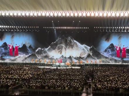 #凤凰传奇 #厦门演唱会 #乌蒙山连着山外山 #最炫民族风 #光芒
吉祥如意📍厦门站
我们要唱就要唱的最痛快~