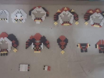 立体小P拼装教程,图纸📕同名,视频里帽子我拼反了😭,大家自己改一下,别喷我
#拼豆 #怪胎马戏团 #怪诞马戏团 #pierrot #thefreakcircus