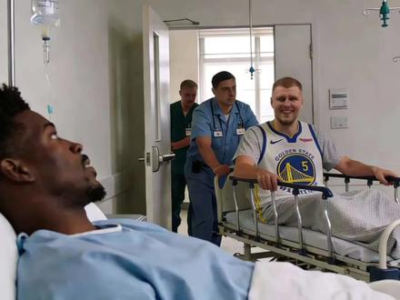 倒贴交易,亏本买卖,小邓利维上任以来到底干了什么?#勇士 #波尔津吉斯 #小邓利维 #库里 #nba交易截止日