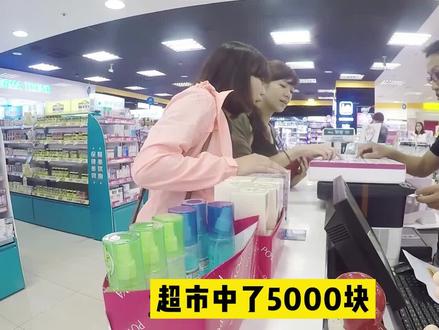 这是一场蓄谋已久的求婚,男主给女友安排了一整天的幸运,想通过这种方式告诉她,遇见她是多么的幸运 #遇见爱情 #创意求婚