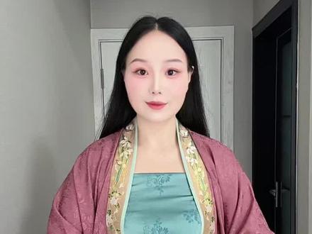 宋制汉服穿衣教程来了,今天无聊就录制一个吧,以免有些新手汉服宝们不知道怎么穿裙子,都可以来看下啦,里面可以穿衬裙哈,我是因为衬裙暂时找不到。#夏日穿搭 #宋制汉服穿搭 #汉服日常 #宋制汉服穿衣教程 #汉服穿衣教程
