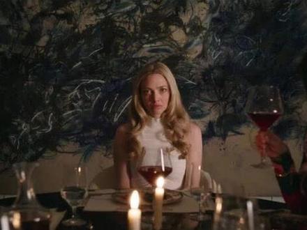 家弑服务 你是否曾好奇,一扇华丽的豪宅大门背后,隐藏着怎样不为人知的秘密?你是否想过,那些光鲜亮丽、令人羡慕的生活,表皮之下是否早已爬满了裂痕?#悉尼妹 #阿曼达 #女性力量 #悬疑惊悚 #反转