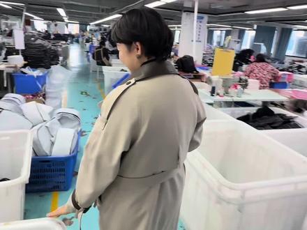 聂维定终于有喜欢的女孩子了!#阳光8点 #聂维定 #工厂日常 #工厂实拍视频