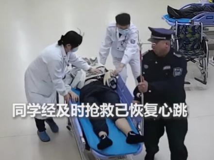 “考试可以再来,生命只有一次!”#小伙为救同学职教高考语文缺考 山东省教育考试院回应表示,按照考试管理规定,春季高考不允许补考。 #高考 #正能量
