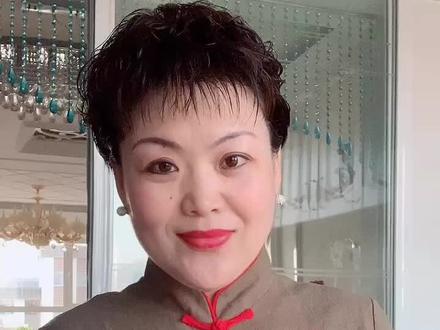 刚学到一个萝卜干炖黄豆的做法,就迫不及待地试一试,酱香浓郁,不咸,可以放吃,