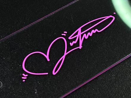 🎨 #情人节#到了,你的签名准备好「脱单」了吗? ❤️ 情人节除了送礼,有没有想过连你的「签名」都能自带粉红泡泡? 今天不藏私,教大家四款「晕船级」的爱心签名设计!#手写 #手写字体 #艺术签名