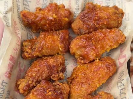 测评肯德基限时回归的薄脆金沙鸡翅“20翅2桶”性价比高到没理由不吃 现在还有赶紧抢#肯德基金沙鸡翅 #肯德基 #kfc优惠套餐 #肯德基宅急送 #心动榜餐厅