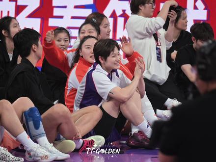 紧张到消失
被爱包围的妹妹
杨舒予三分球大赛决赛全员reaction
#杨力维 #杨舒予 #黄思静 #武桐桐 #张茹