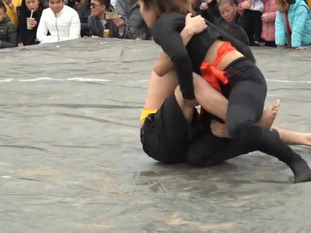 越南乡村爱情摔跤大赛 男女摔跤赛 摔出爱情的味道 #越南混合摔跤 #男女摔跤 #小北格斗