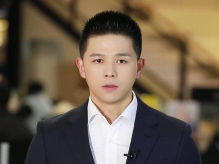 12月3日,央视新闻记者从市场监管总局了解到,本月起所有市场销售的电动自行车产品都必须符合新版《电动自行车安全技术规范》强制性国家标准要求,并且通过3C认证。主要聚焦防火阻燃、制动性能、车速限值、短路防护等安全检验项目。#媒体精选计划