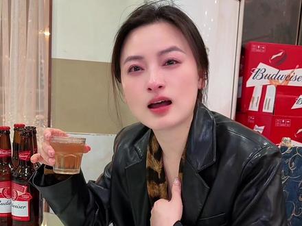#歌曲先放手的是你
当你什么都经历了才会发现,人生无论怎样精心策划,都抵不过一场命运的安排!命里有时终须有,命里无时莫强求……